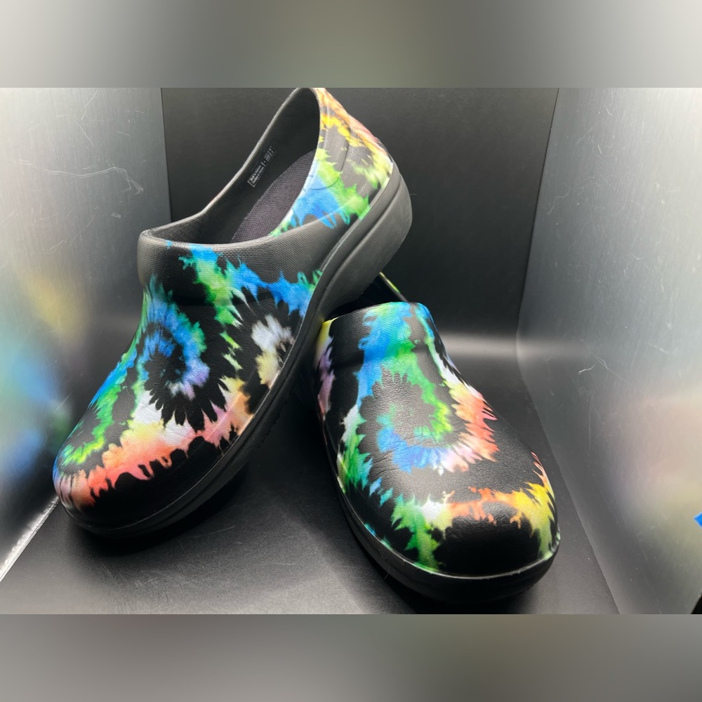 Crocs Neria Pro II Womens Size 9 Tie Dye Dual Comfort Work Clogs Shoes 205385